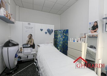3.1 LOCALE 1.jpg - Centro Estetico - Solarium - Benessere VIA G. CALDESI  43R, Genova (zona Sestri Ponente) - foto 8