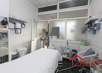 3.2 LOCALE 1.jpg - Centro Estetico - Solarium - Benessere VIA G. CALDESI  43R, Genova (zona Sestri Ponente) - foto 9