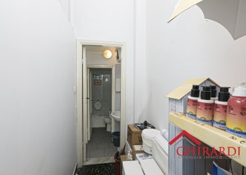 4.0 MAGAZZINO.jpg - Centro Estetico - Solarium - Benessere VIA G. CALDESI  43R, Genova (zona Sestri Ponente) - foto 11