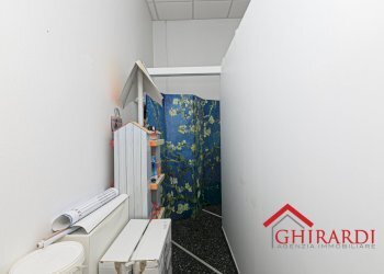 4.1 MAGAZZINO.jpg - Centro Estetico - Solarium - Benessere VIA G. CALDESI  43R, Genova (zona Sestri Ponente) - foto 12