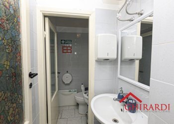 5.0 BAGNO.jpg - Centro Estetico - Solarium - Benessere VIA G. CALDESI  43R, Genova (zona Sestri Ponente) - foto 13