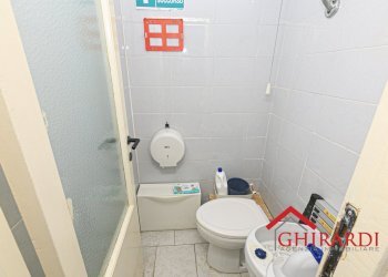 5.1 BAGNO.jpg - Centro Estetico - Solarium - Benessere VIA G. CALDESI  43R, Genova (zona Sestri Ponente) - foto 14