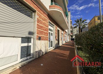 6.3 EDIFICIO.jpg - Centro Estetico - Solarium - Benessere VIA G. CALDESI  43R, Genova (zona Sestri Ponente) - foto 18