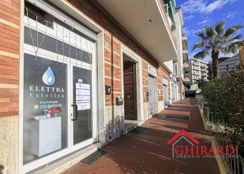 6.4 EDIFICIO.jpg - Centro Estetico - Solarium - Benessere VIA G. CALDESI  43R, Genova (zona Sestri Ponente) - foto 19