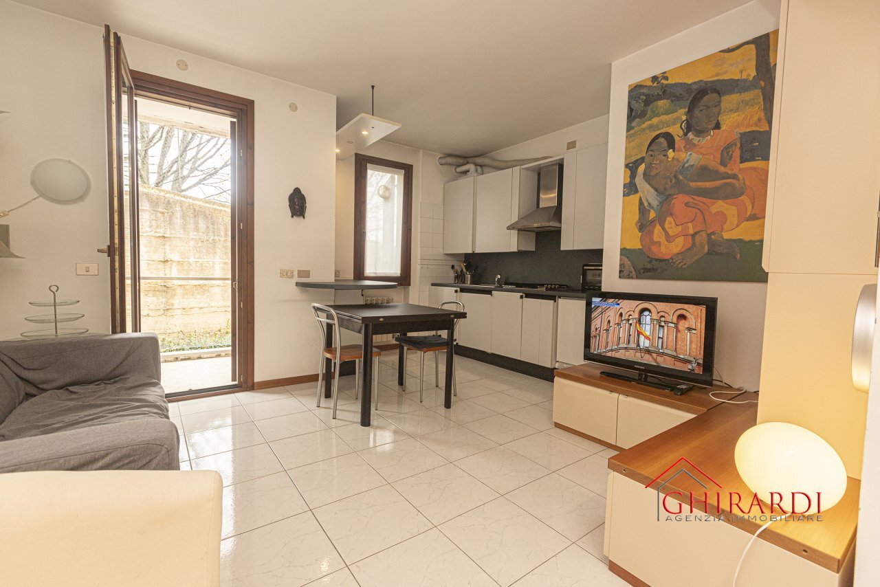 2.2 soggiorno.jpg - Quadrilocale VIALE VILLA GAVOTTI  43, Genova (zona Sestri Ponente) - foto 1