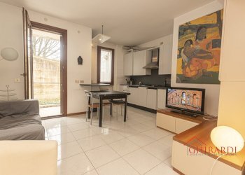 2.2 soggiorno.jpg - Four-room apartment VIALE VILLA GAVOTTI  43, Genova (neighborhood Sestri Ponente) - photo 1
