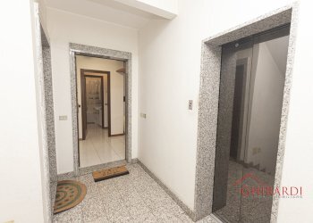 7.1 vano scala.jpg - Four-room apartment VIALE VILLA GAVOTTI  43, Genova (neighborhood Sestri Ponente) - photo 23