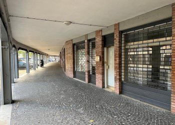 Shop Negozio/ufficio via Isabella Andreini, Bologna (neighborhood San Donato) - photo 2