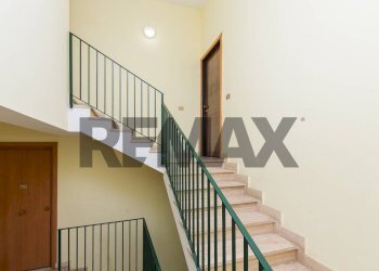 Scale - Attic Via Spiaggia
 
119, Mascali - photo 39