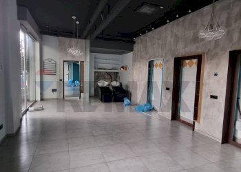 Ricezione / Lobby - Locale Commerciale CORSO ITALIA
 
70, Paterno - foto 1