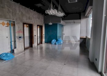 Stanza vuota - Locale Commerciale CORSO ITALIA
 
70, Paterno - foto 6