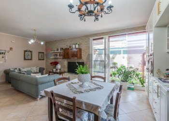 Sala da pranzo - Quadrilocale Via Enna
 
18/A, Melilli - foto 2