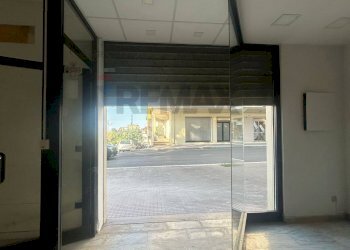 Edificio all\'aperto - Locale Commerciale Via Fontanelle
 
73, Corigliano-Rossano - foto 2