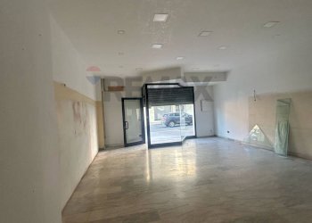 Stanza vuota - Locale Commerciale Via Fontanelle
 
73, Corigliano-Rossano - foto 3