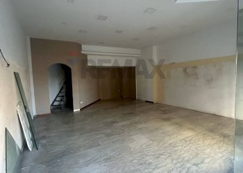 Stanza vuota - Locale Commerciale Via Fontanelle
 
73, Corigliano-Rossano - foto 4