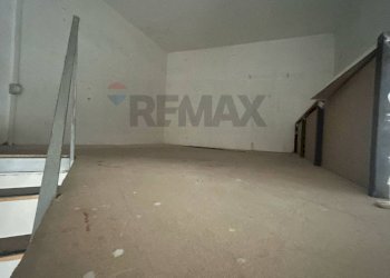 Stanza vuota - Locale Commerciale Via Fontanelle
 
73, Corigliano-Rossano - foto 5