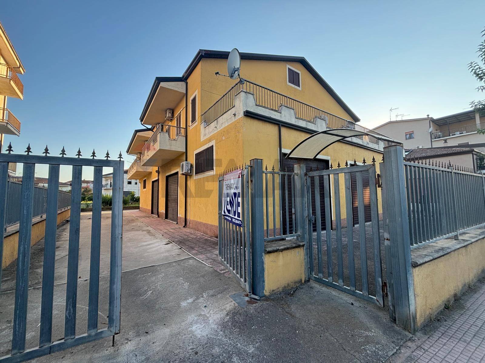 Casa all\'aperto - Casa indipendente Via Vieste
40, Corigliano-Rossano - foto 2