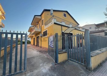 Casa all\'aperto - Casa indipendente Via Vieste
40, Corigliano-Rossano - foto 2