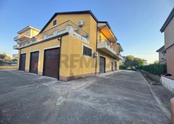 Edificio all\'aperto - Casa indipendente Via Vieste
40, Corigliano-Rossano - foto 3