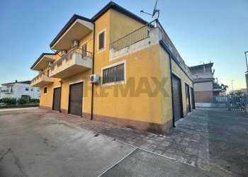 Edificio all\'aperto - Casa indipendente Via Vieste
40, Corigliano-Rossano - foto 4