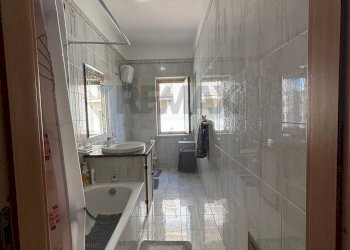 Bagno - Casa indipendente Via Vieste
40, Corigliano-Rossano - foto 18