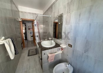Bagno - Casa indipendente Via Vieste
40, Corigliano-Rossano - foto 19