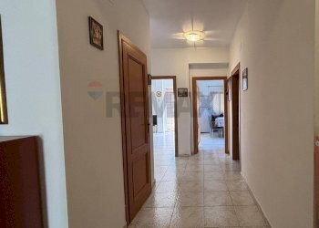 Hall / corridoio - Casa indipendente Via Vieste
40, Corigliano-Rossano - foto 38