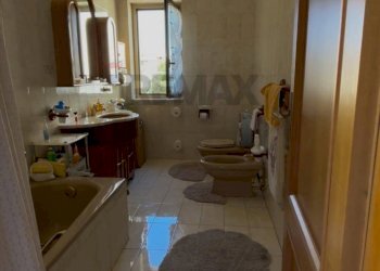 Bagno - Casa indipendente Via Vieste
40, Corigliano-Rossano - foto 42