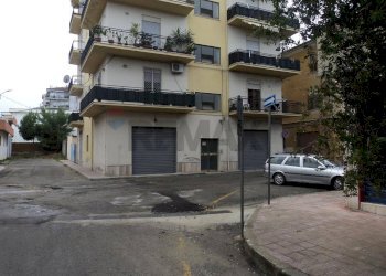 Edificio all\'aperto - Negozio via Dante Alighieri
 
50, Corigliano-Rossano - foto 7