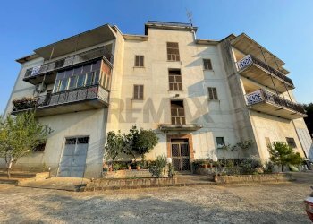 Edificio all\'aperto - Magazzino Via Matermare
 
42, San Cosmo Albanese - foto 4