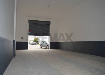 Parcheggio - Commercial Premises Via Provinciale
 
105, Corigliano-Rossano - photo 2