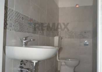 Bagno - Commercial Premises Via Provinciale
 
105, Corigliano-Rossano - photo 6