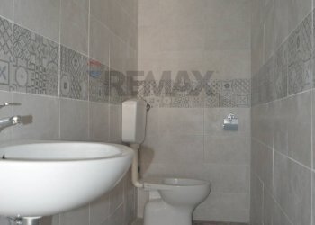 Bagno - Commercial Premises Via Provinciale
 
105, Corigliano-Rossano - photo 7
