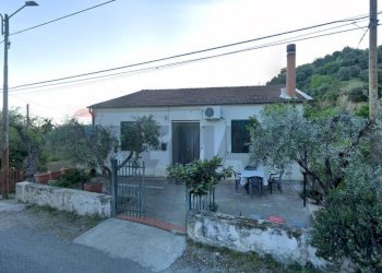 Casa all\'aperto - Casa indipendente Contrada Pantanello
 
54, San Giorgio Albanese - foto 1