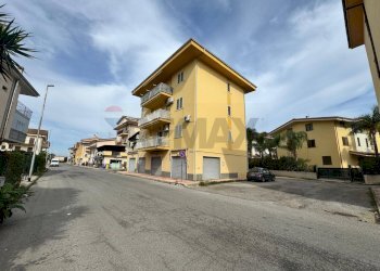 Edificio all\'aperto - Appartamento via Fior di Loto
 
37, Corigliano-Rossano - foto 12