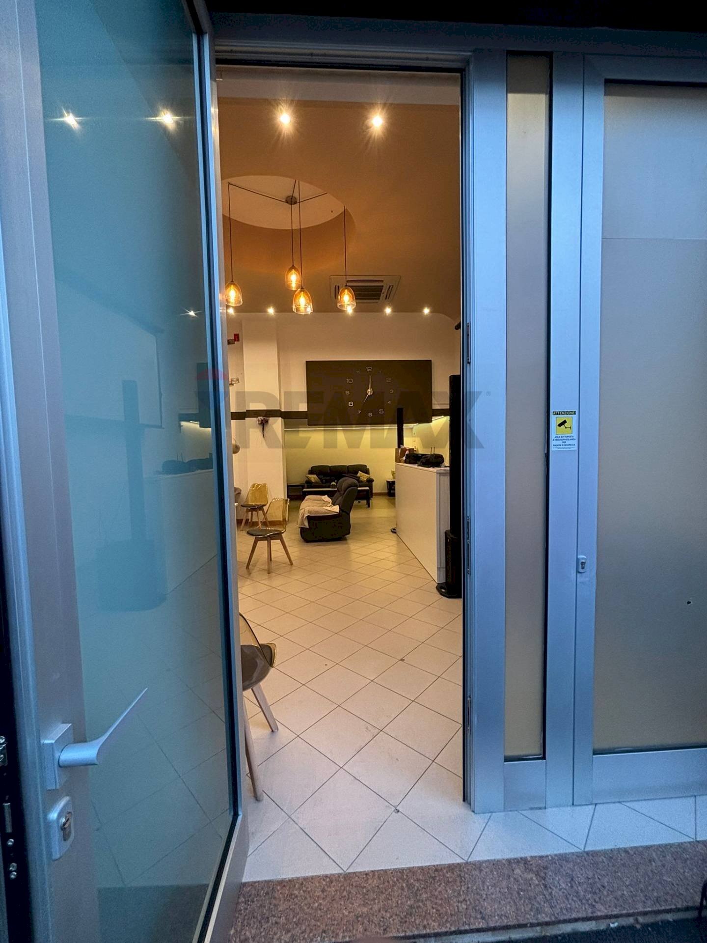 Hall / corridoio - Commercial Premises Via Francesco Petrarca
 
21-23, Corigliano-Rossano - photo 1