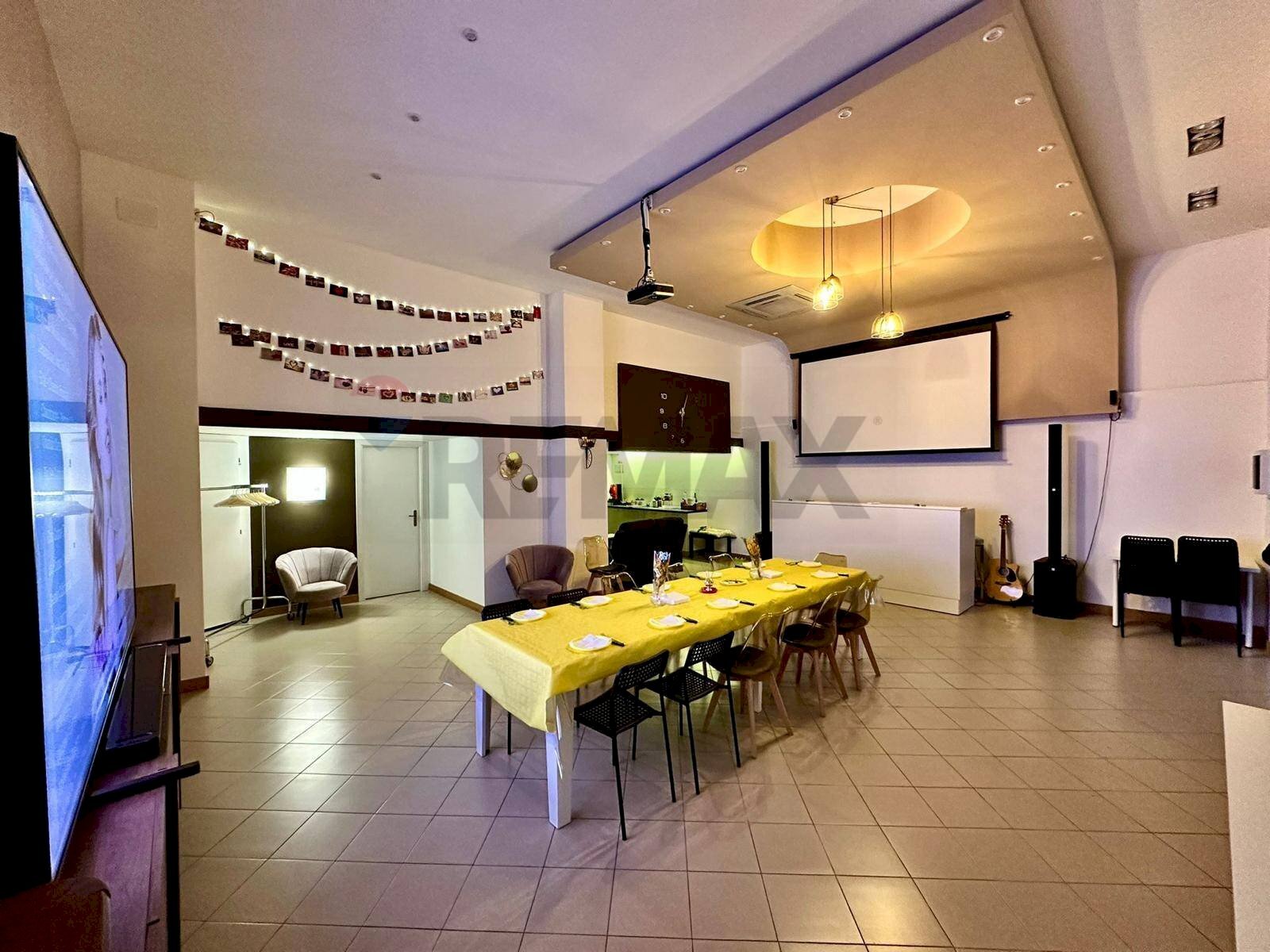 Sala da pranzo - Commercial Premises Via Francesco Petrarca
 
21-23, Corigliano-Rossano - photo 3