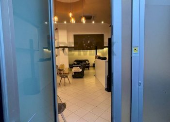 Hall / corridoio - Commercial Premises Via Francesco Petrarca
 
21-23, Corigliano-Rossano - photo 1