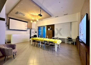 Sala da pranzo - Commercial Premises Via Francesco Petrarca
 
21-23, Corigliano-Rossano - photo 2