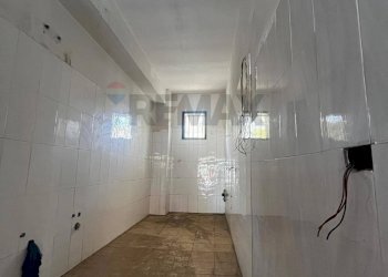 Hall / corridoio - Commercial Premises via San Francesco
 
55-57, Corigliano-Rossano - photo 7