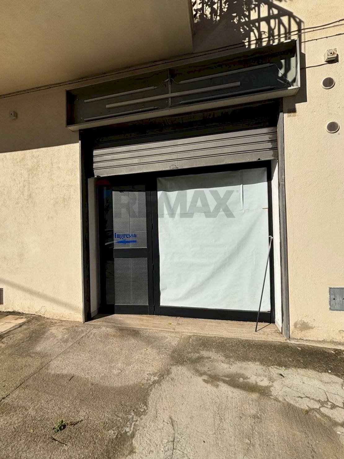 Dettagli - Commercial Premises Via de Novellis Fedelis
 
20, Corigliano-Rossano - photo 1