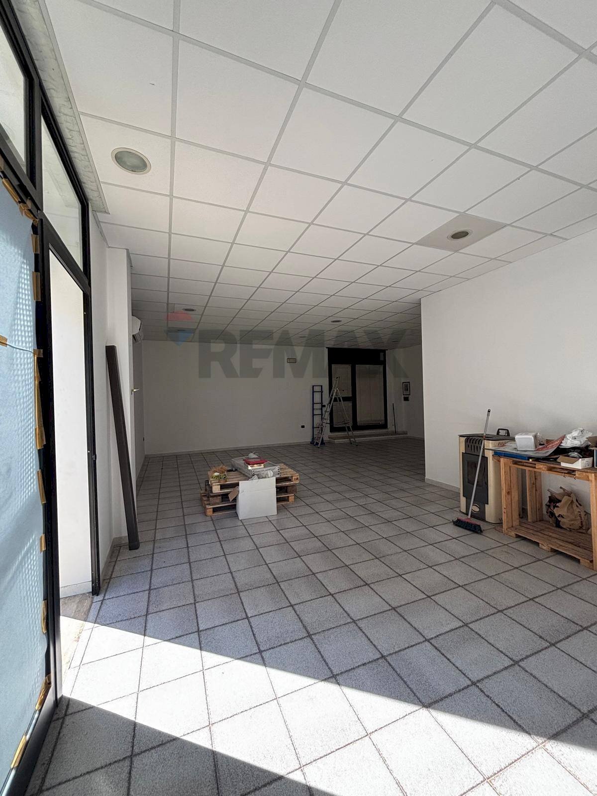 Stanza vuota - Commercial Premises Via de Novellis Fedelis
20, Corigliano-Rossano - photo 3