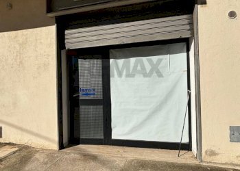 Dettagli - Commercial Premises Via de Novellis Fedelis
 
20, Corigliano-Rossano - photo 1