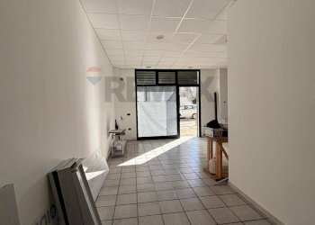 Stanza vuota - Commercial Premises Via de Novellis Fedelis
 
20, Corigliano-Rossano - photo 2