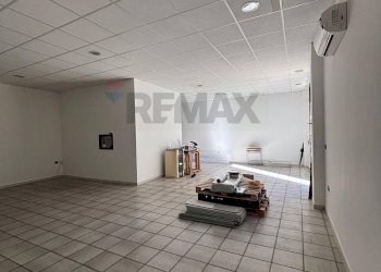 Stanza vuota - Commercial Premises Via de Novellis Fedelis
 
20, Corigliano-Rossano - photo 4