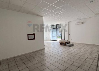 Stanza vuota - Commercial Premises Via de Novellis Fedelis
 
20, Corigliano-Rossano - photo 6