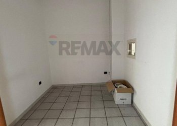 Stanza vuota - Commercial Premises Via de Novellis Fedelis
 
20, Corigliano-Rossano - photo 7