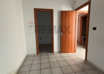 Stanza vuota - Commercial Premises Via de Novellis Fedelis
 
20, Corigliano-Rossano - photo 8