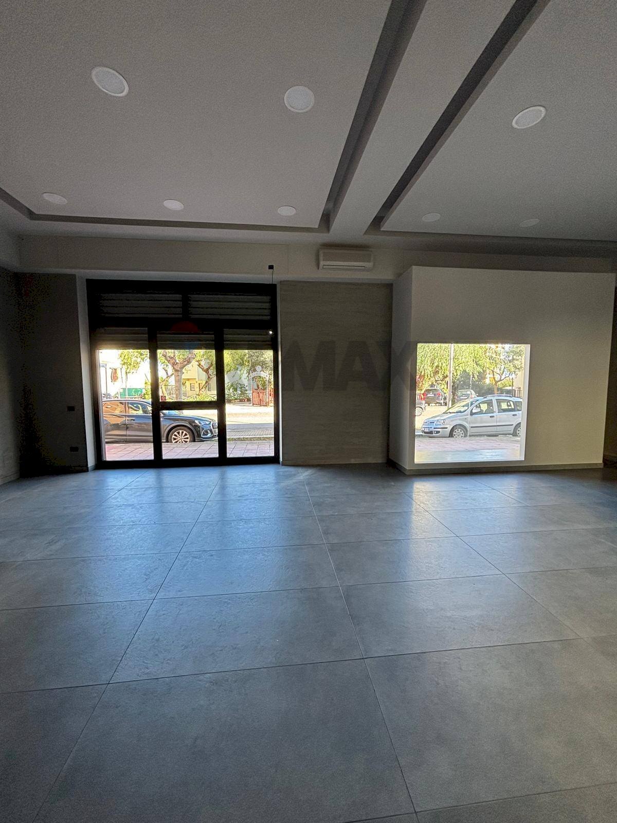 Stanza vuota - Commercial Premises Via Fedelis De Novellis
 
20, Corigliano-Rossano - photo 3