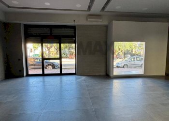 Stanza vuota - Commercial Premises Via Fedelis De Novellis
 
20, Corigliano-Rossano - photo 3